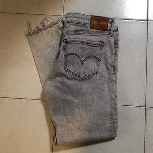 Light grey Levi’s
